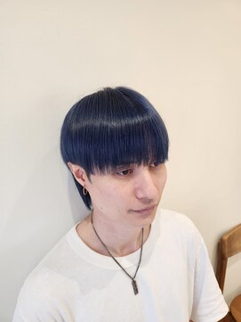 ウルフ×ネイビーカラー×ブリーチヘア