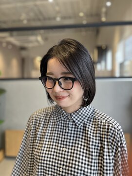 ショートボブ暗めカラーグランマッシュ