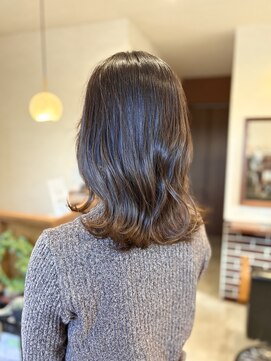 ヴィント(Vint.) オリーブアッシュカラーのミディアム