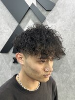 ゼノ 海老名(XENO)&nbsp;スペインカールラルフカール刈り上げ高めツーブロックメンズ