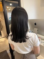 アコロン(acoron)&nbsp;【“韓国っぽく見せる、黒髪ミディ”】