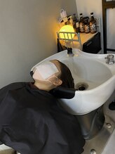 シャンプー台でも４ステップの髪質改善補修！