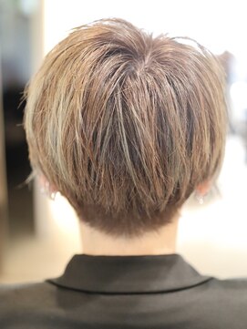 ヘア デザイン リスク(HAIR DESIGN RISK) 【RISK 高橋勇太】インナーカラー刈り上げ前下がりショート