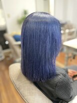 ジウ 上通り(JIU)&nbsp;20代30代小顔ゆるふわミディネイビーブルー