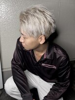 ラフ バイ マグ 南松本(R.A.F. by Mag)&nbsp;ホワイトツーブロック前髪かきあげショートアップバング