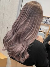 立体感と抜け感が続く【バレイヤージュ】で柔らかい印象に