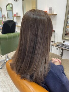 ラテ アトリエ(latte atelier) ブラウンカラー/艶髪/ゆる巻き