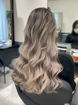 シエラ 南船場(CIERA.)&nbsp;クラゲヘアミルクティーグレージュ前下がりボブ外ハネボブ