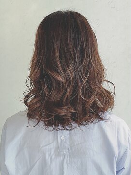 サスペンダーノート 荻窪(Suspender Note) くせ毛もカバーのミディースタイル♪