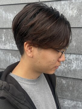 ヒュイル バイ ニアウ(Hwyl by Niau) MEN’S HAIRセンターパートスパイラルパーマニュアンスパーマ