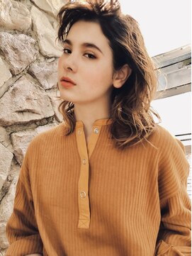 ロンドアベニール 北千住(Lond avenir) namie ミディアムレイヤーウェーブスタイル