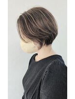 サロン クィ ベルジョーネ(SALON QUI BELLGIONE) ショートボブ ハイライト