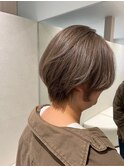 くびレイヤー斜めバングレイヤーカットベージュグレージュカラー