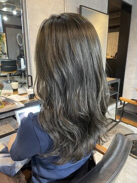 エミィ(emii.) 【暗髪/オリーブグレージュ/ブリーチなしカラー】