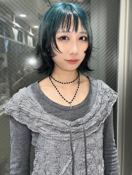 ニューヨークニューヨーク 三宮駅前店(NYNY) ウルフカット×グリーンルーツカラー