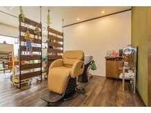 こだわりのシャンプー台でヘッドスパ中も首が痛くなりにくいです