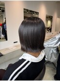 顎下切りっぱなしボブ／外ハネボブ