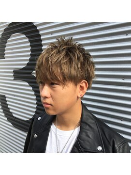 サン(3) ハイトーン　アッシュ　ツーブロック　ショート　マッシュ