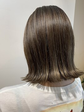 リアン(Lien) Lien☆フォギーベージュ×ハイライトカラー×耳かけボブ