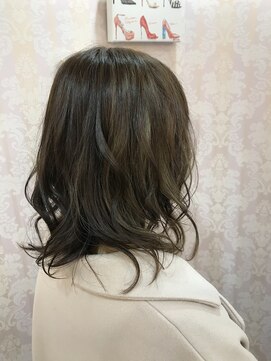 ハグエヴェック(HUG AVEC) オリーブカラー