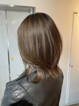 アフロート ディル(AFLOAT D'L) ミディアム くびれヘア レイヤーカット ベージュ