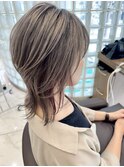 ピンクのポイントカラーがかわいいハイレイヤースタイル
