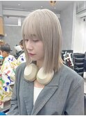 透明感ブリーチダブルカラー/前髪ありハイトーンボブ/新宿