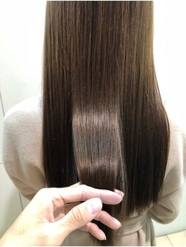 ラドンナアデッソ(LA.DONNA ADDESSO)の写真/一人ひとりの髪質に合わせて薬剤を調整し艶感たっぷり◎ボリュームダウン！クセ補修しながら施術ができる☆