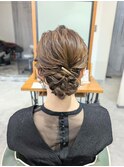 目立ちすぎない大人ヘアアレンジ☆
