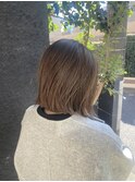 外ハネくびれ切りっぱなしワンレングスボブハイライトグレージュ