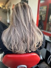ロック フィールド くびれレイヤー×透けブロンド