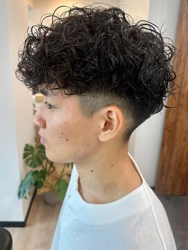 ウェイビーエフティフィフス 横浜西口(WAVEY ft.fifth) 横浜スペインカールラルフカールーズパーマスキンフェード30代◆