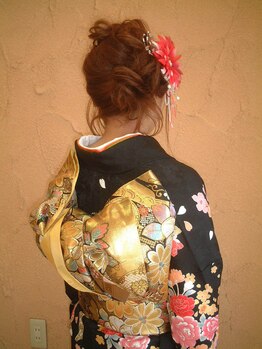 ヘアーフェロー HAIR fellowの写真/成人式や結婚式など、大切な日の着付けはにお任せ！プロの技術でより華やかに可愛く仕上げます☆