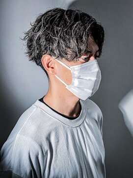 ジゼル(gisele) (石川)パーマ風ハイライトセンターパート