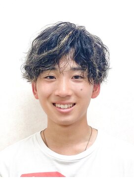 黄ぐまくん美容室 メンズ ツーブロック ランダムパーマ