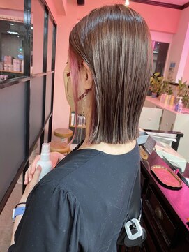 イルウィ(irwi) 【デザインカラー】ピンクインナーカラー　ミディアムボブ