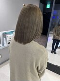 オリーブベージュ