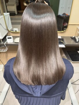 アパートメント オブ ソロン 市川(The Apartment of Solon) ツヤ髪ストレート