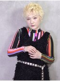 ホワイトブロンド/抜きっぱなしブロンド/シャギーショート