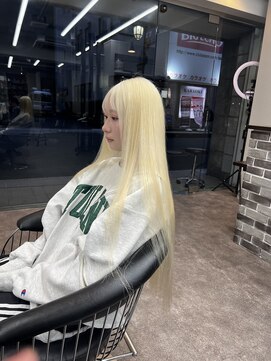 エミーバイモアムー(Emmie byMoremuu) 【青木 淳】ホワイトブロンド