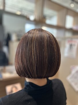 ボブ×白髪ぼかしハイライト