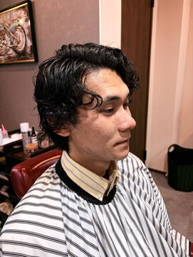 バク(BAKU) クセ毛を活かしたパーマ風カット