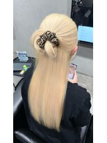 ソルビア(solvia) ツヤ感ハイトーン×タイトアレンジ