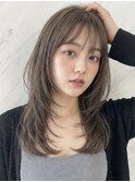 外国人風アッシュベージュ顔周りレイヤーシャギーカット20代p3