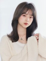 小顔に見せるオルチャンヘア くびれセミロング ツヤカラー