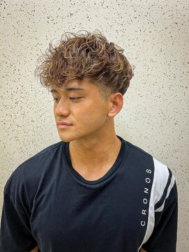 クロムトウキョウ ザ バーバー 新宿本店(CHROM TOKYO the Barber) スペインカールハイライト　新宿/代々木/メンズカット/パーマ
