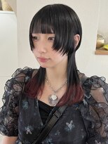 イチエ(icie)&nbsp;ピンクレッド　毛先カラー　ウルフカット