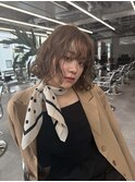 オリーブベージュ