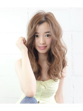 ヘアアンドメイク コルト フォークロア(HAIR&MAKE COLT FOLKLORE) 波巻きセミロング×ライトベージュ