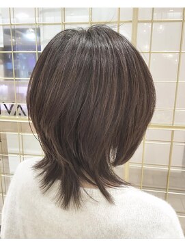 テラス アヴェダ 大丸心斎橋店(Terrace AVEDA) レイヤースタイル。